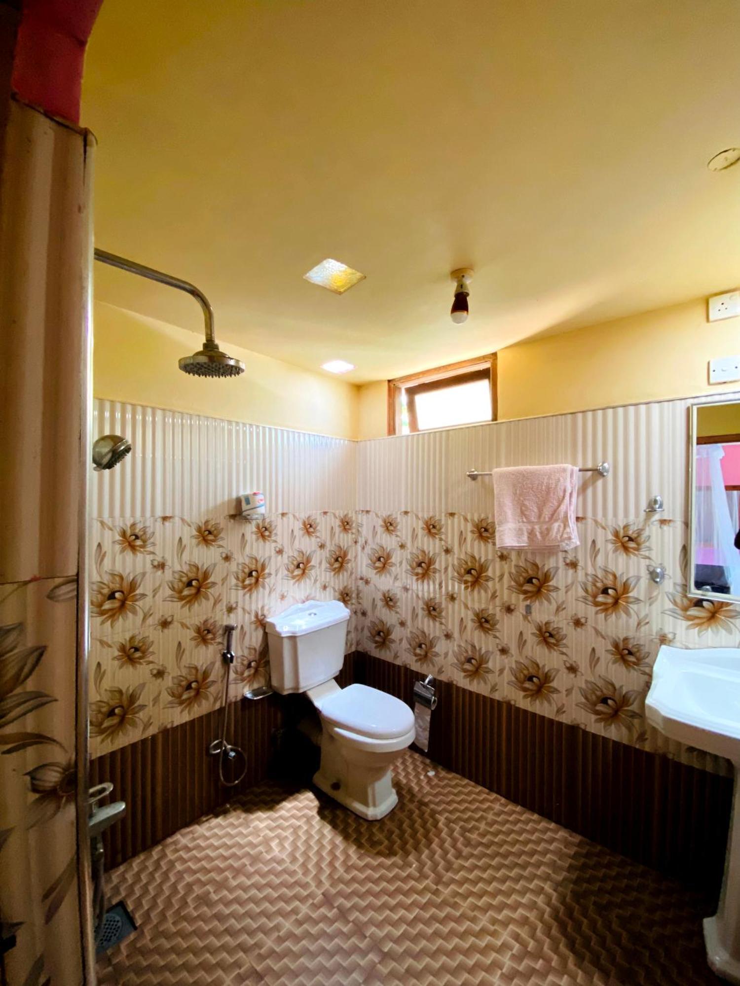 Omi Relax Inn เอลลา ภายนอก รูปภาพ